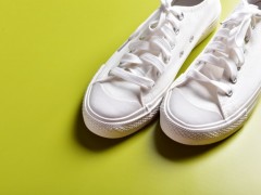 介绍一些小白鞋的鞋边发黄了怎么处理的方法